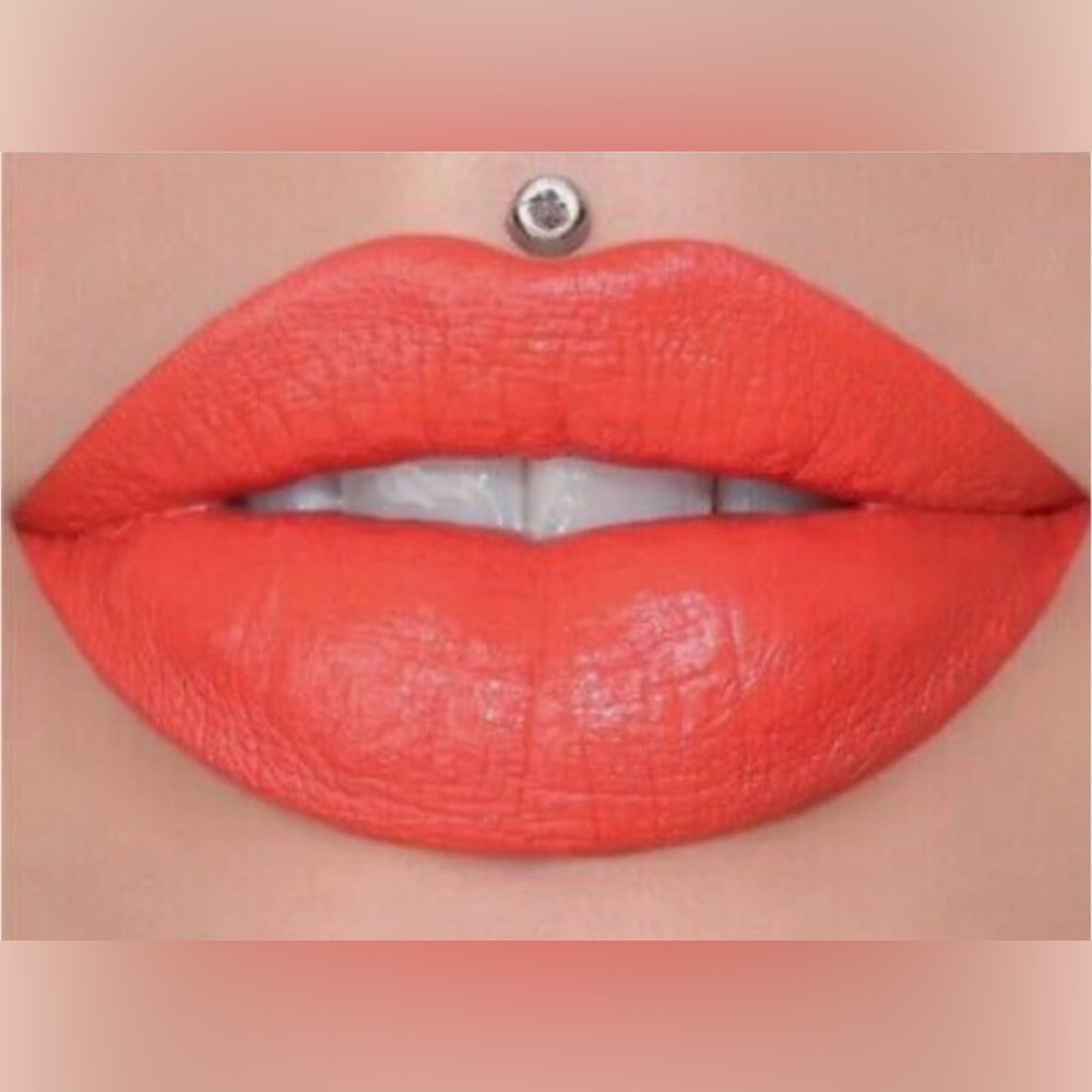 Jeffree Star Velvet Trap Lipstick-Orange Pr***